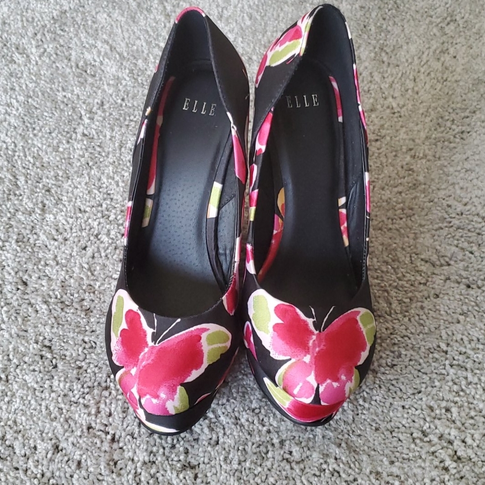 Elle Wedges